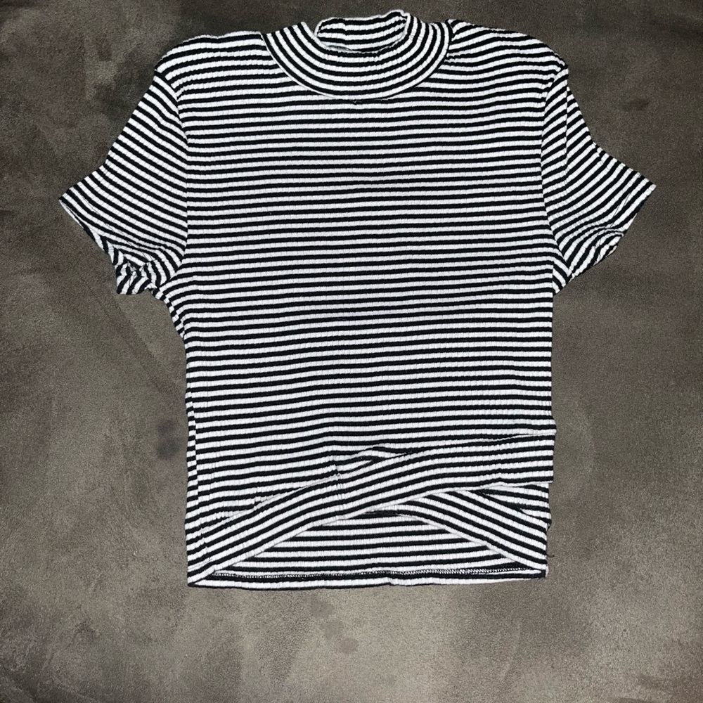 Striped cropped shirt